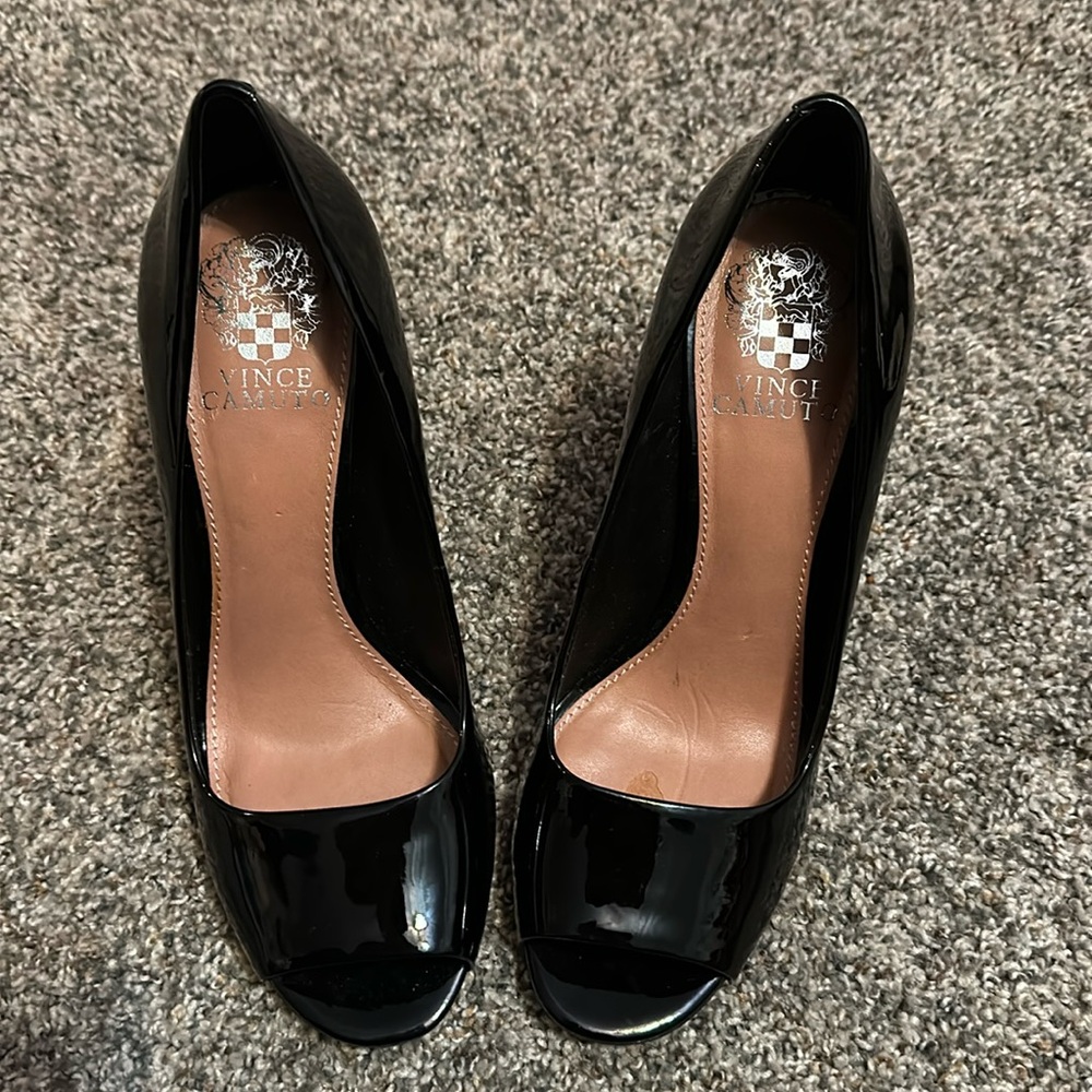Vince Camuto Black Patten Leather Peep Toe Chunk Heels Size 7.5